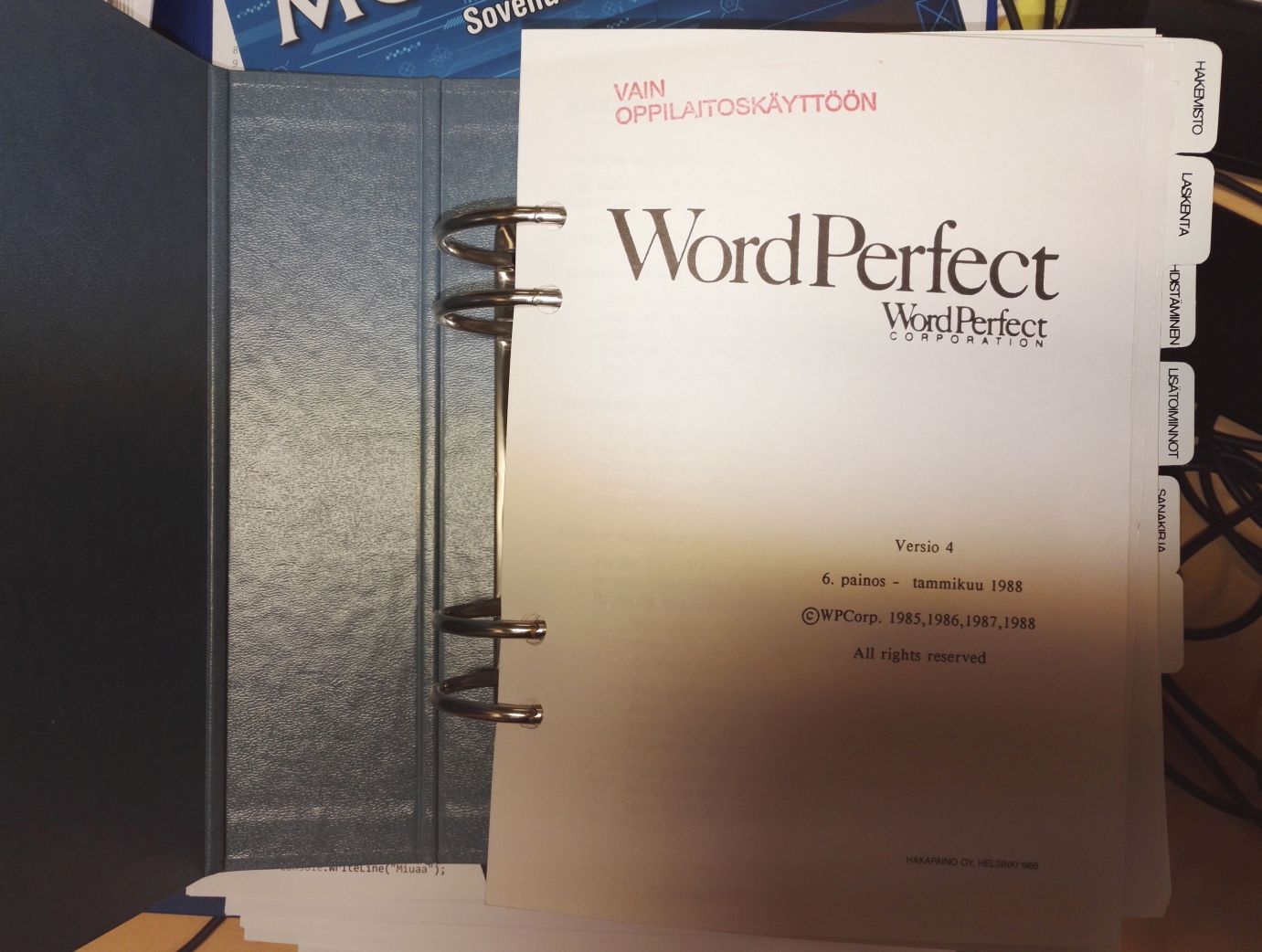 WordPerfect manuaali 1988